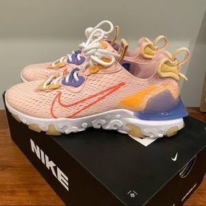 Like new NIKE vision react size 8 with box. Worn twice
